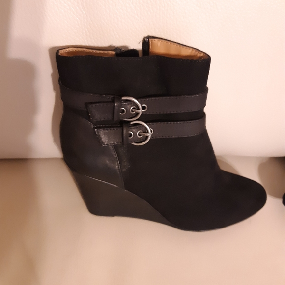 Brand New Wedge boot never worn - Picture 2 of 3